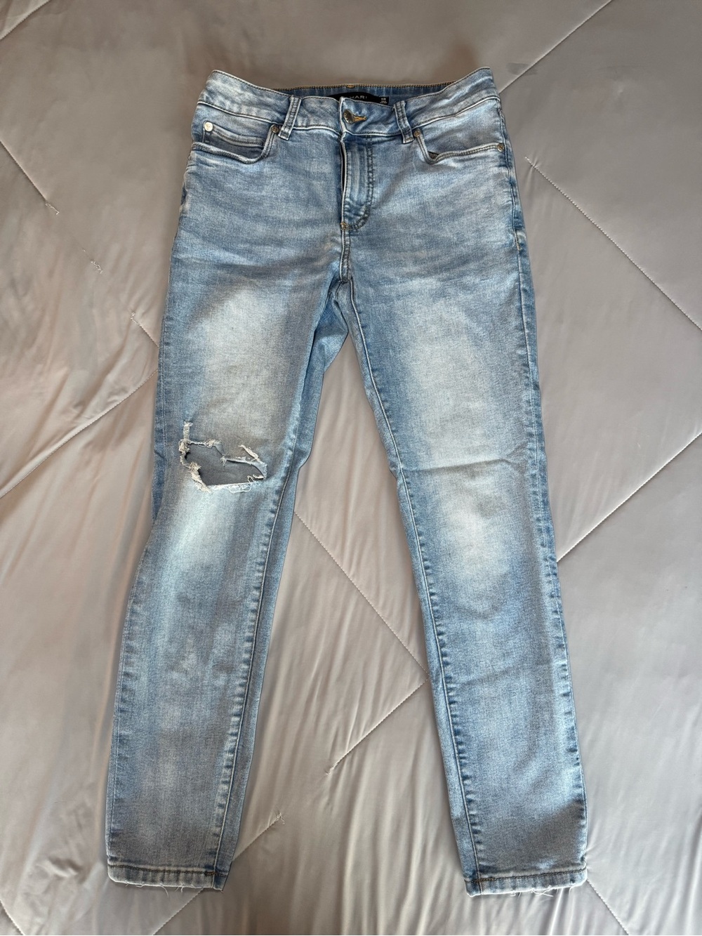 Tahari Kelly Light Blue Distressed Hole Knee Skinny Jeans Mid Rise